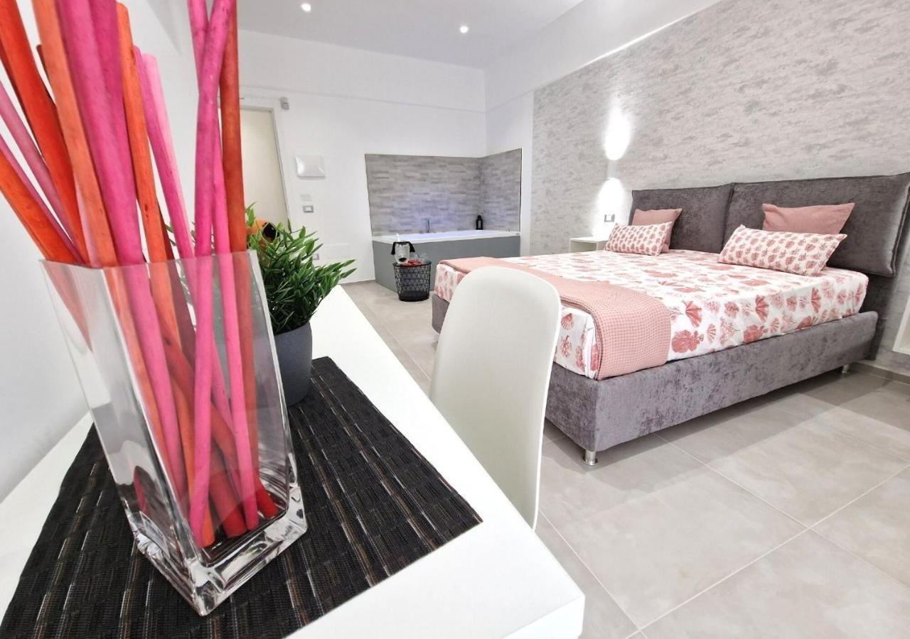 B&B Tra Le Vie Del Borgo Вьесте Экстерьер фото