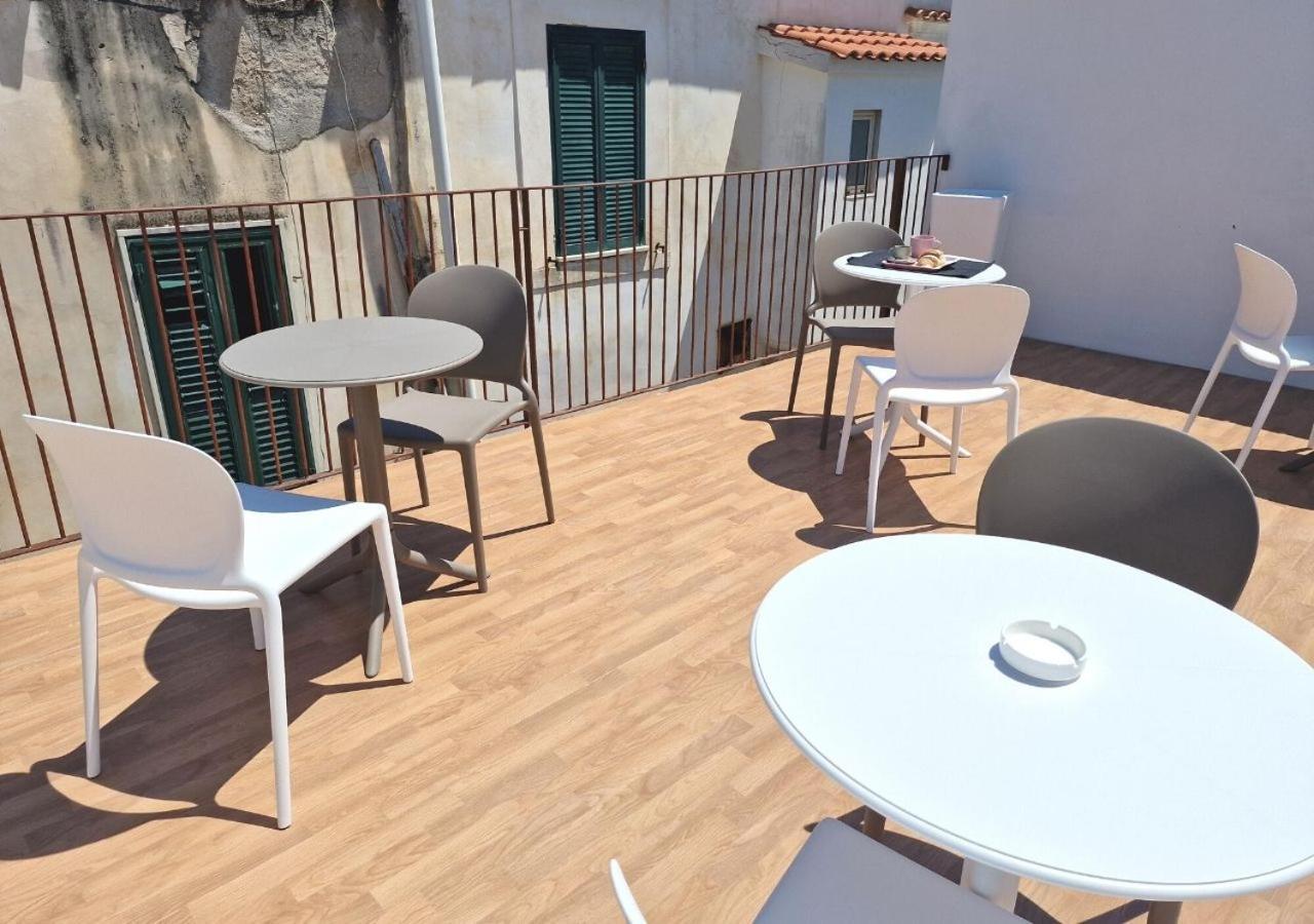 B&B Tra Le Vie Del Borgo Вьесте Экстерьер фото