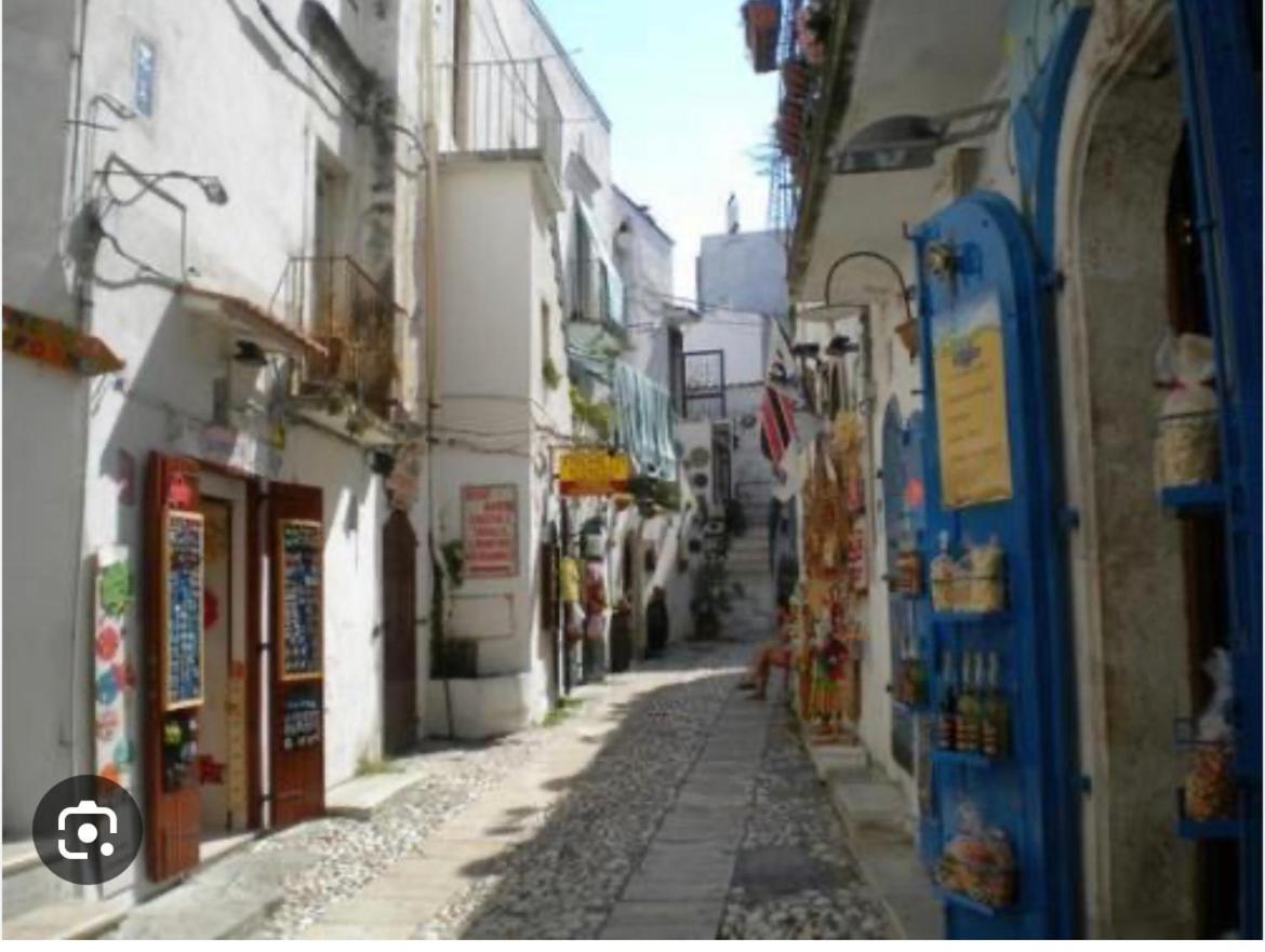 B&B Tra Le Vie Del Borgo Вьесте Экстерьер фото