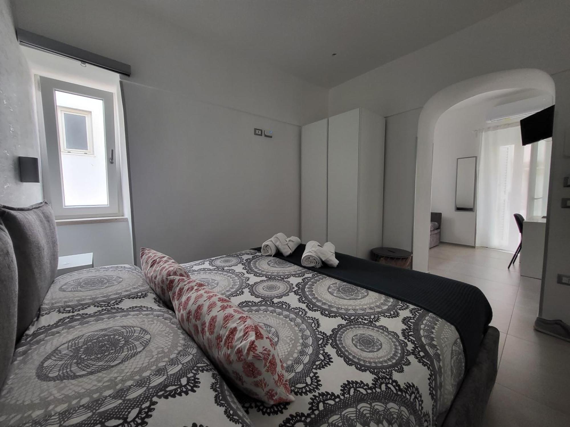 B&B Tra Le Vie Del Borgo Вьесте Номер фото